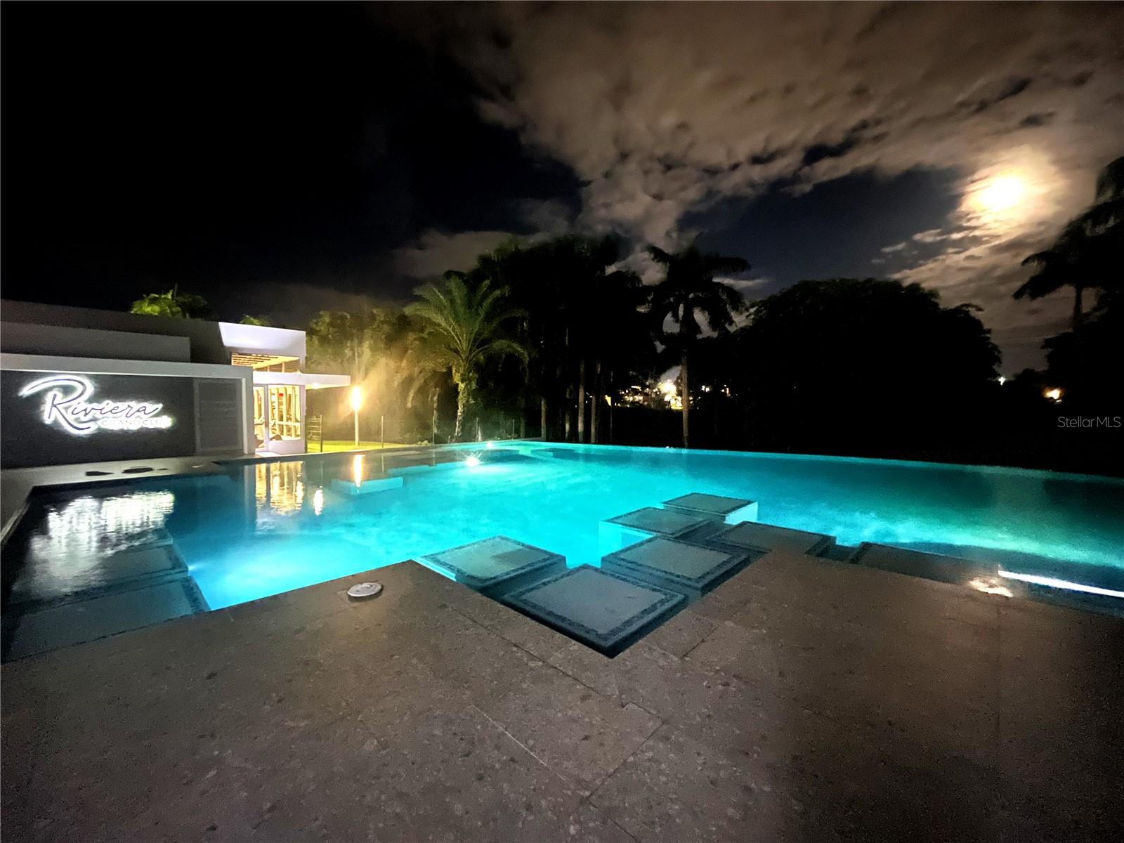 URB. RIVIERA PARKVIEW - Residential