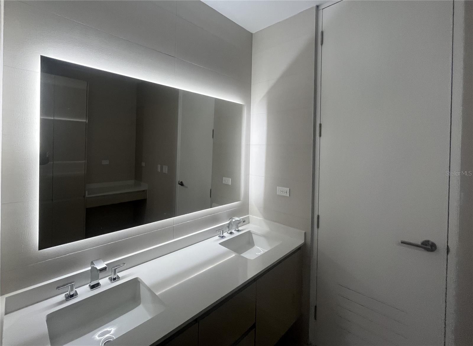 URB. RIVIERA PARKVIEW - Residential