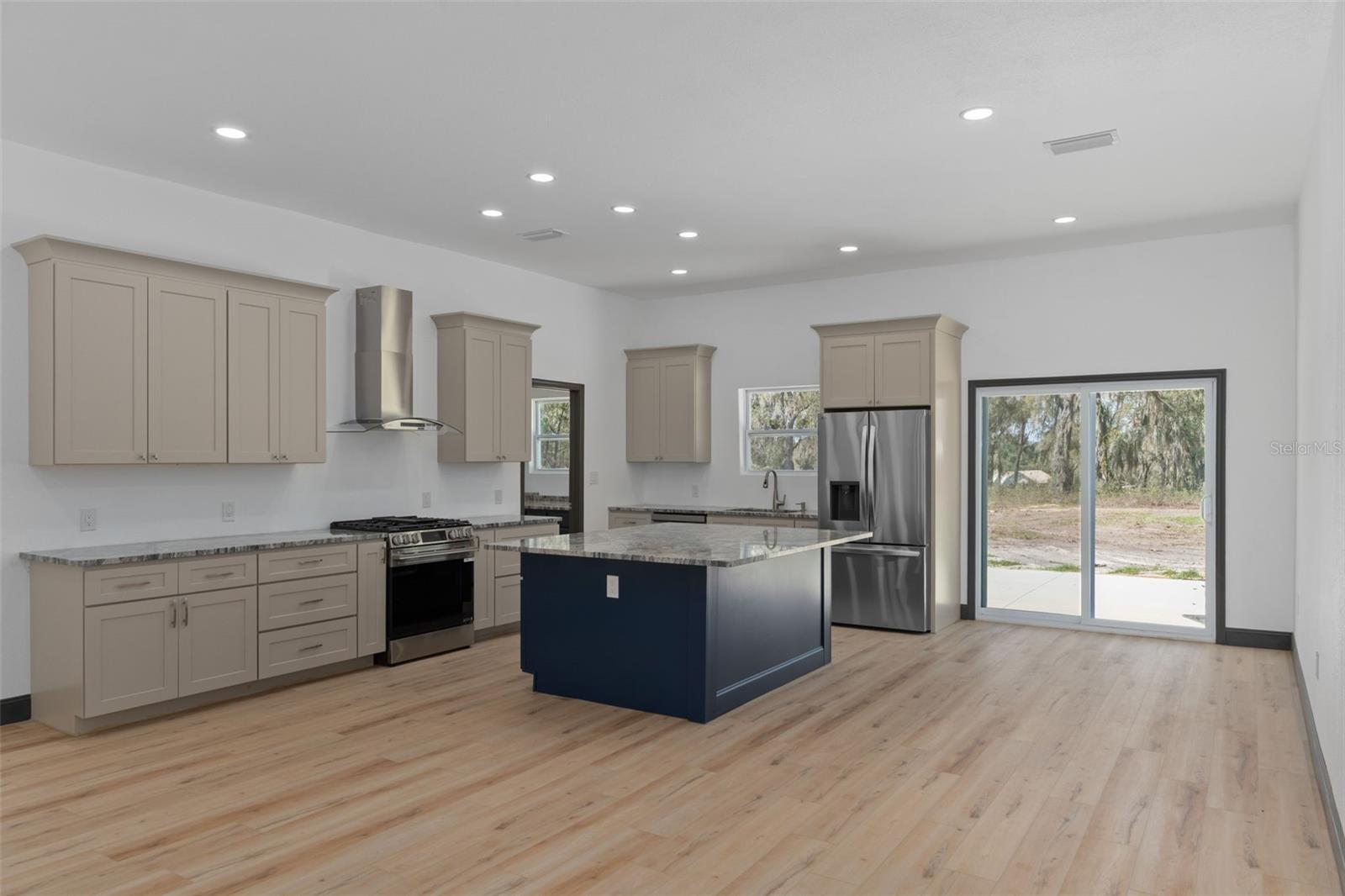 RAINBOW LAKES ESTATE - Residential