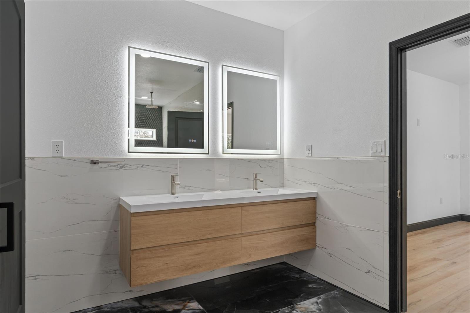 RAINBOW LAKES ESTATE - Residential