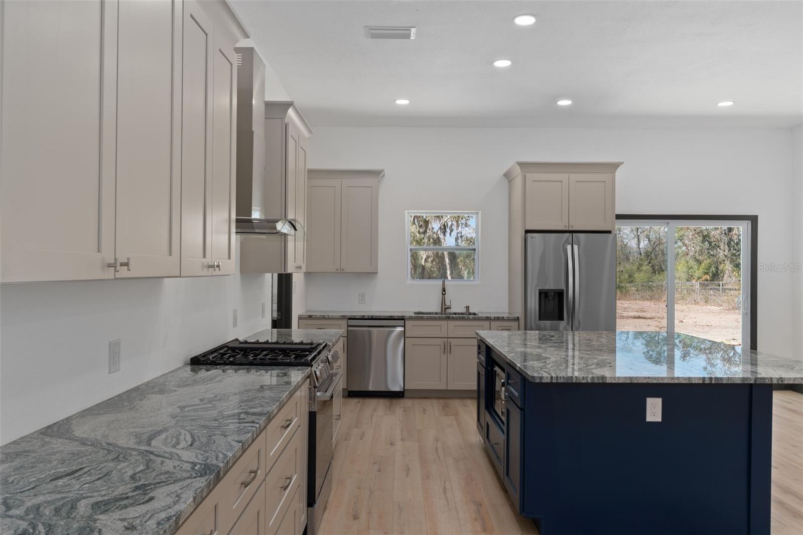 RAINBOW LAKES ESTATE - Residential