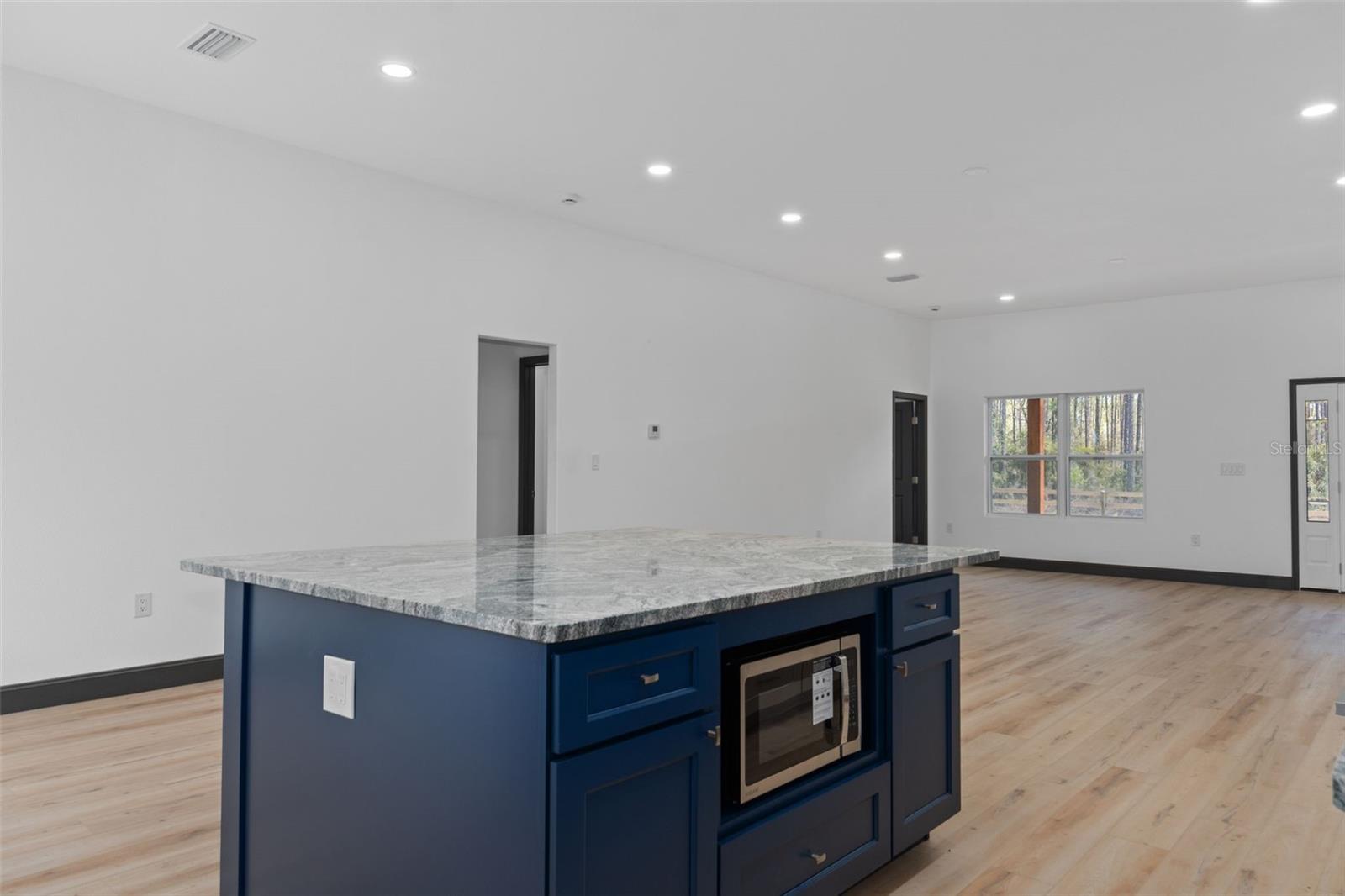 RAINBOW LAKES ESTATE - Residential