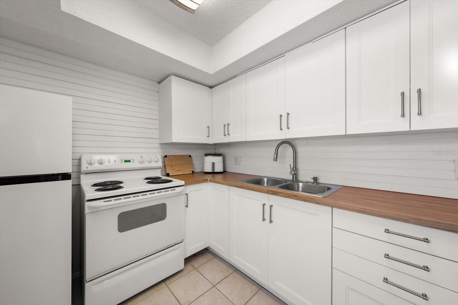 HEATHER LAKE APTS CONDO - Residential