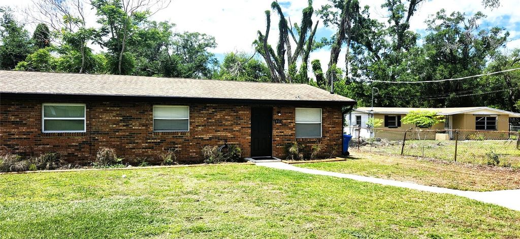 Photo of 901 S Taylor Road, Seffner, FL 33584 (MLS # TB8505287)