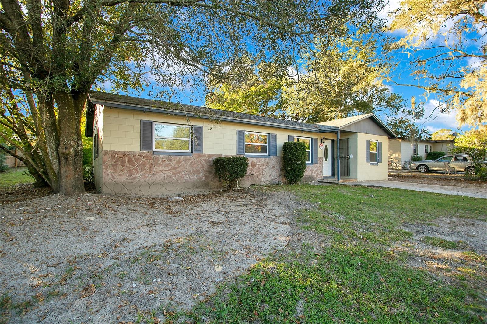 CANDLELIGHT OAKS - Residential