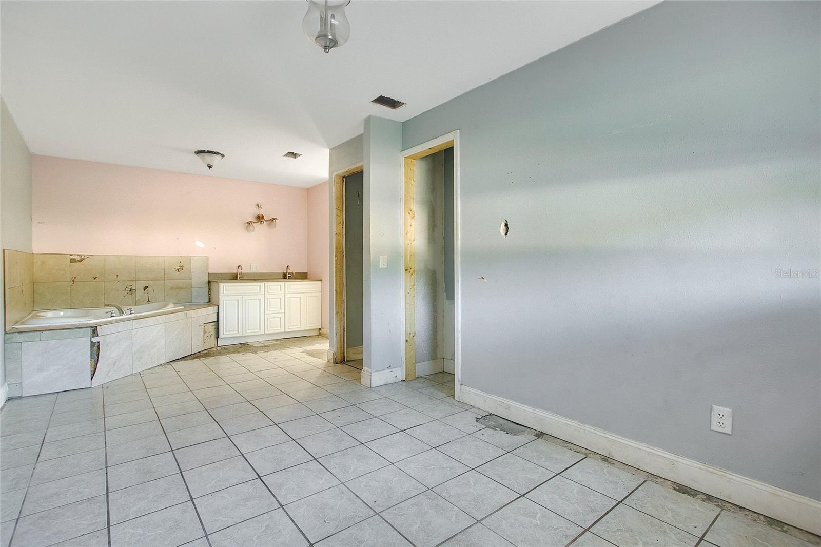 CANDLELIGHT OAKS - Residential