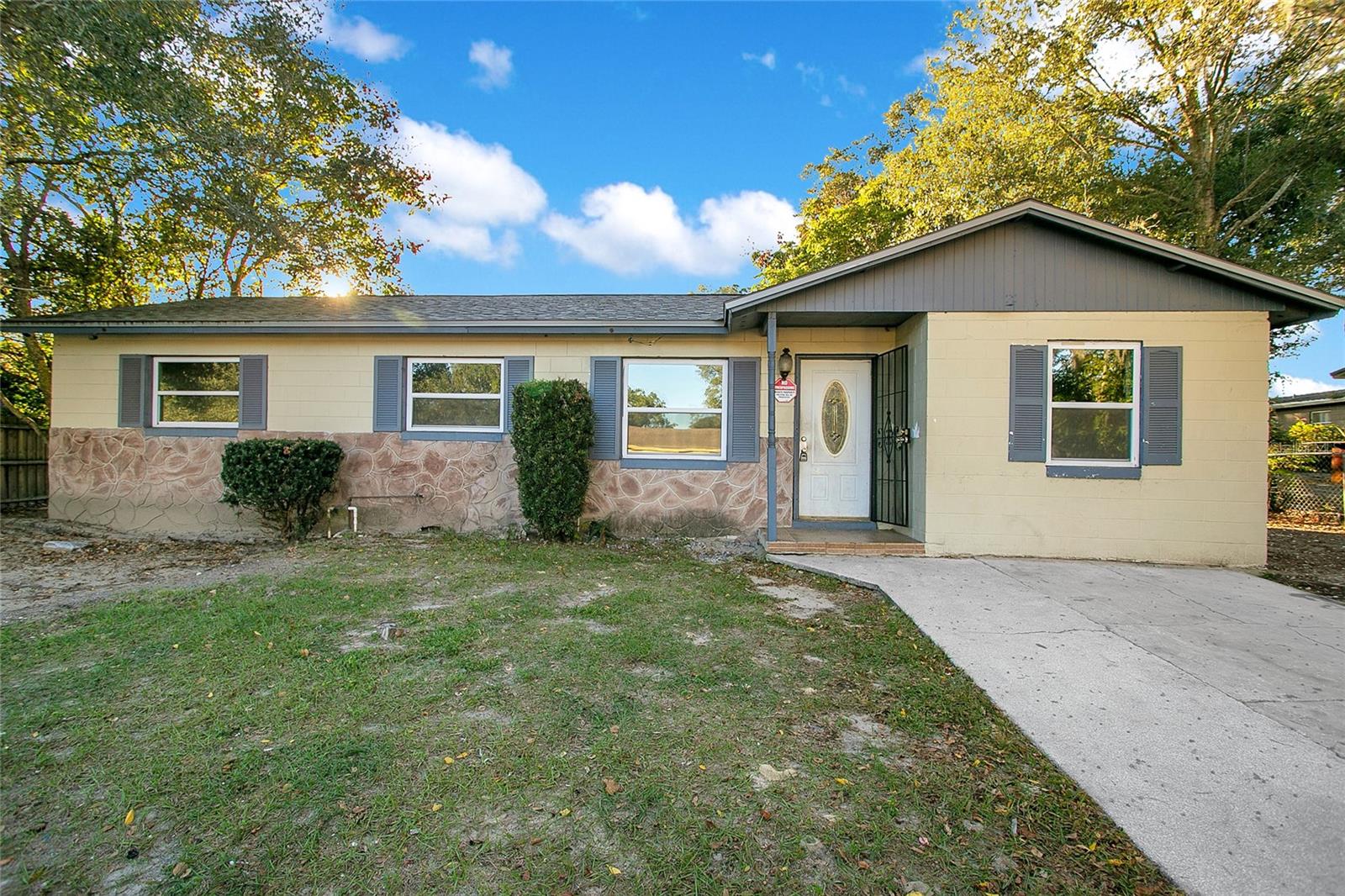 CANDLELIGHT OAKS - Residential