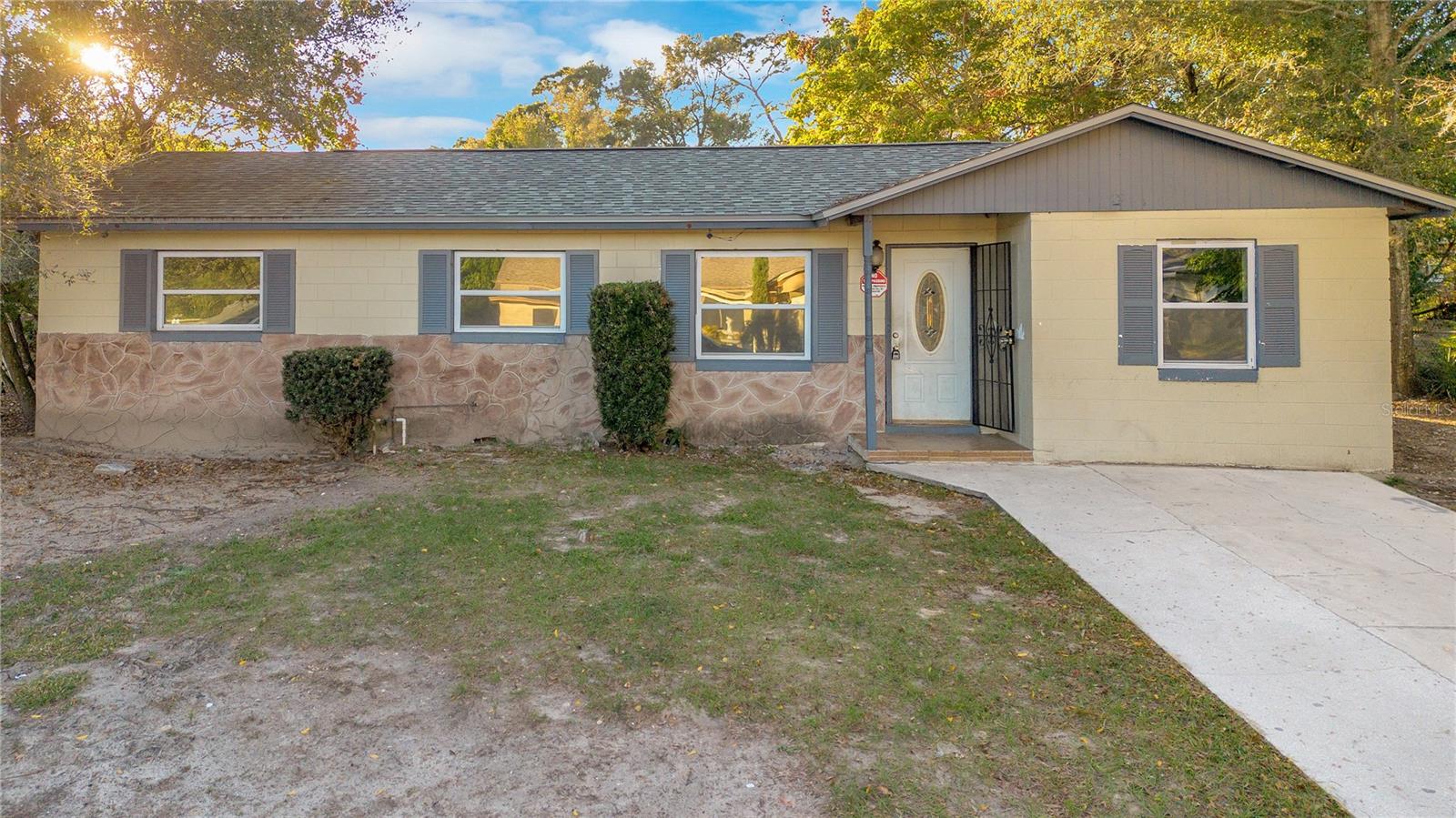 CANDLELIGHT OAKS - Residential