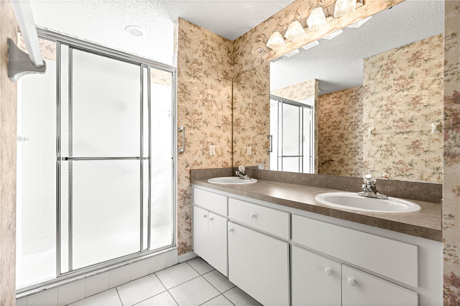 ON TOP OF THE WORLD - Residential