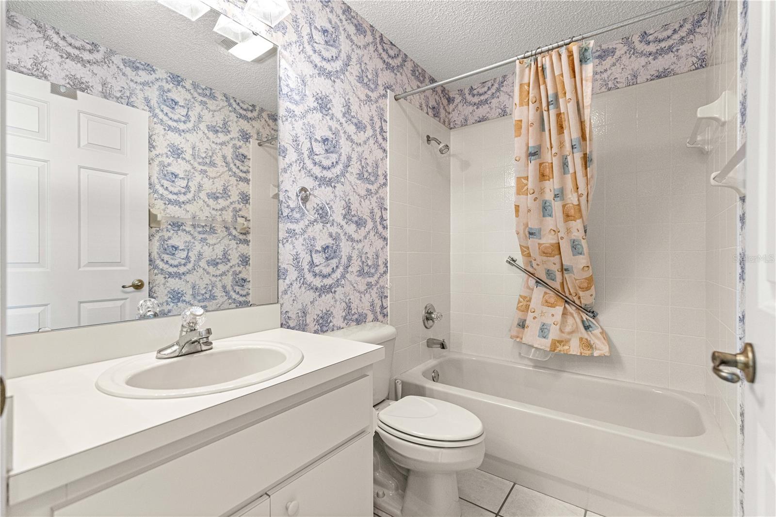 ON TOP OF THE WORLD - Residential