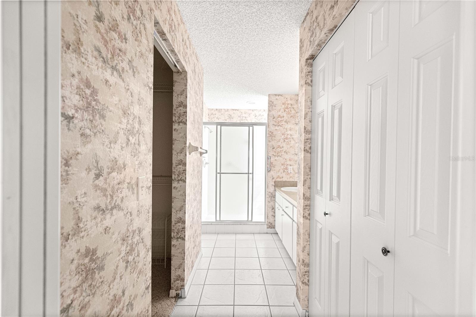 ON TOP OF THE WORLD - Residential