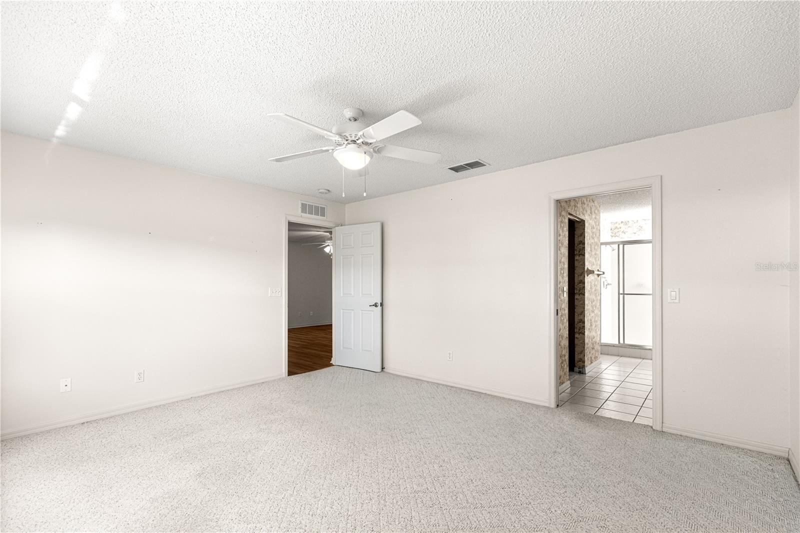 ON TOP OF THE WORLD - Residential