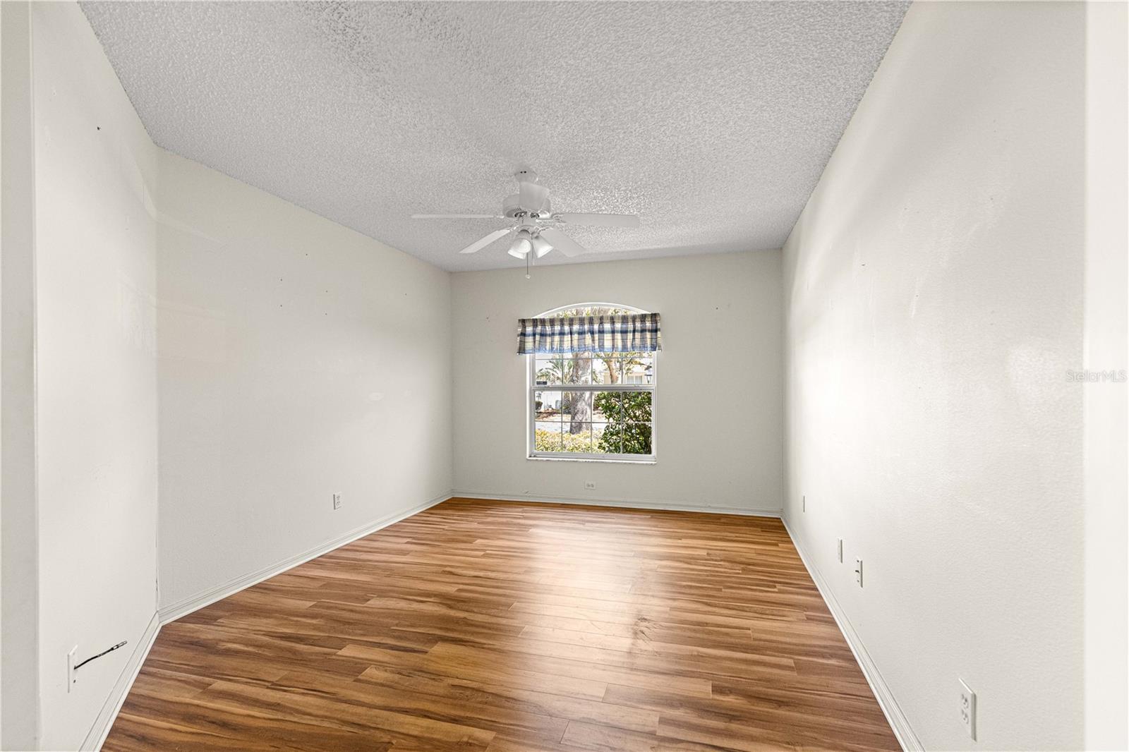 ON TOP OF THE WORLD - Residential