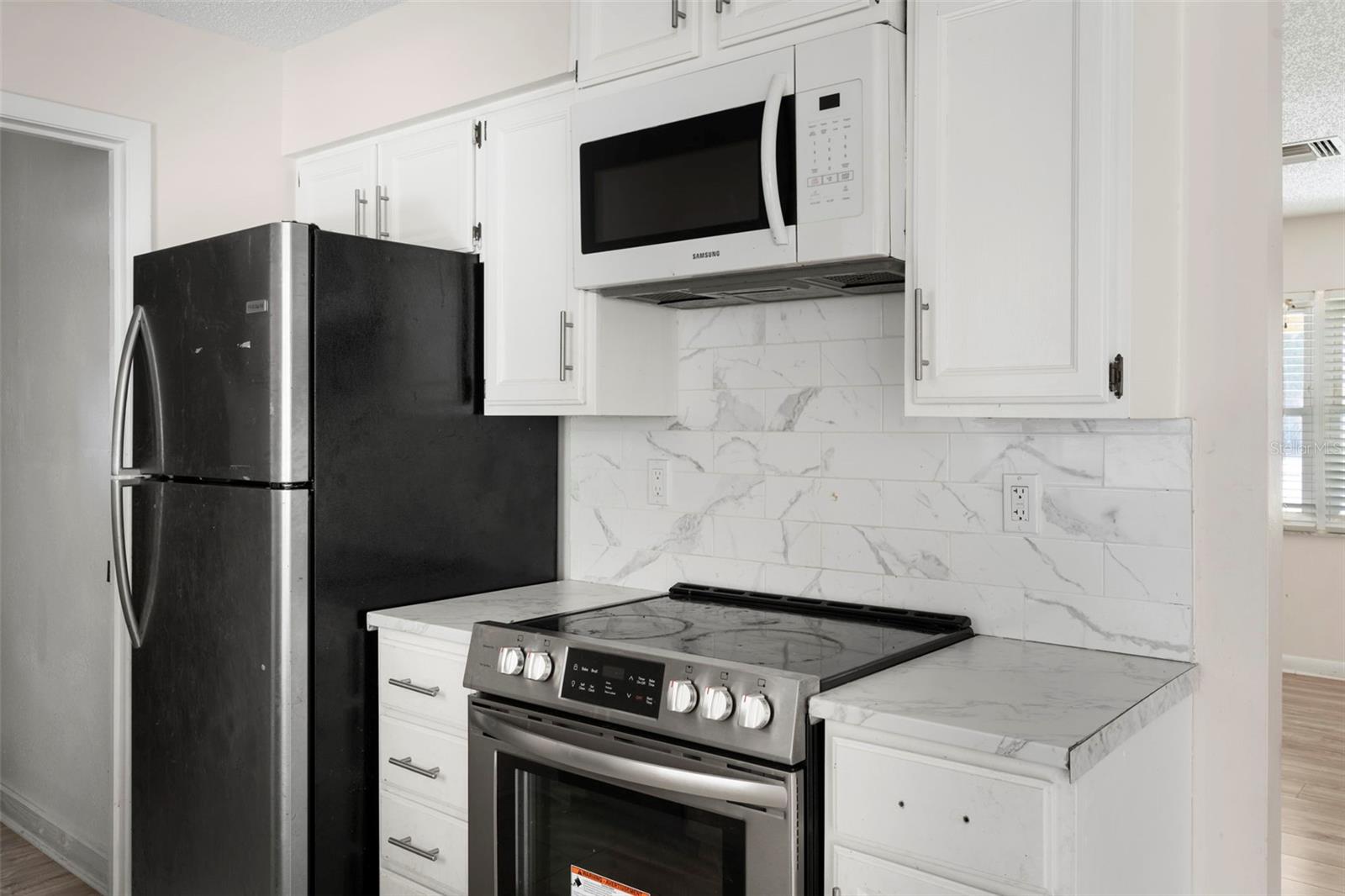 RAINBOW LAKES ESTATE - Residential Lease
