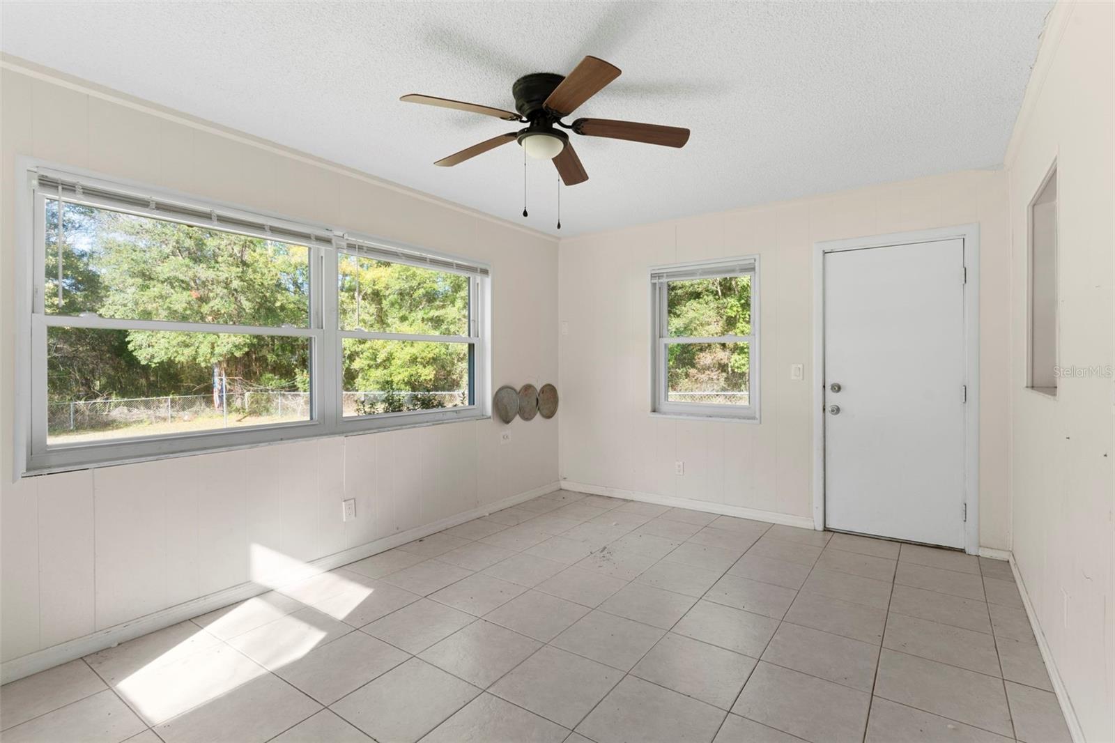 RAINBOW LAKES ESTATE - Residential Lease
