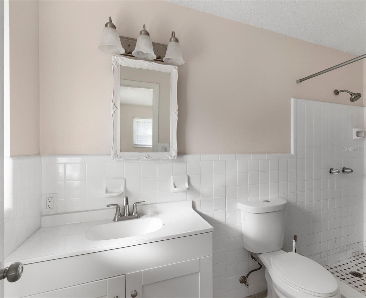 RAINBOW LAKES ESTATE - Residential Lease