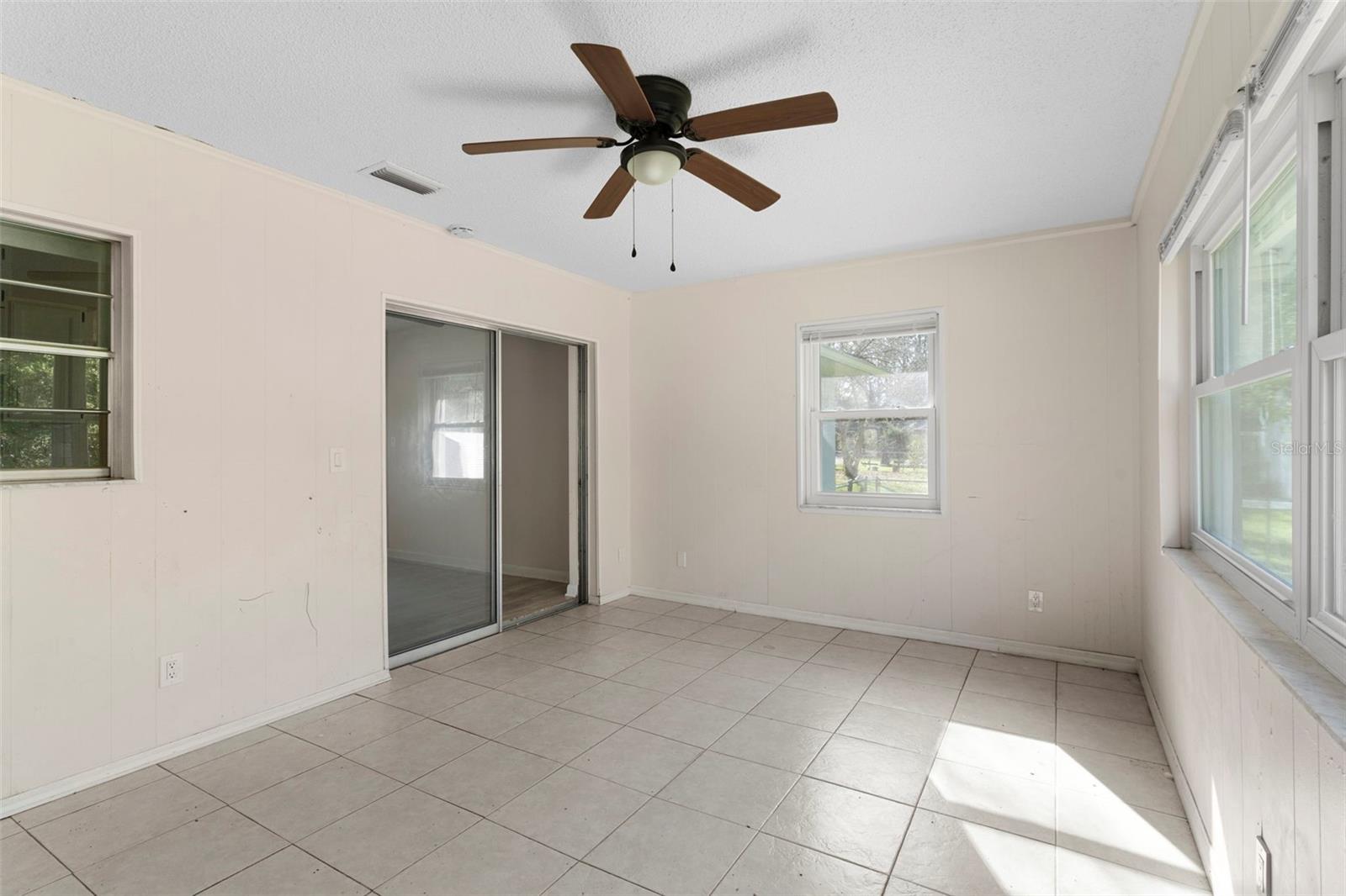 RAINBOW LAKES ESTATE - Residential Lease