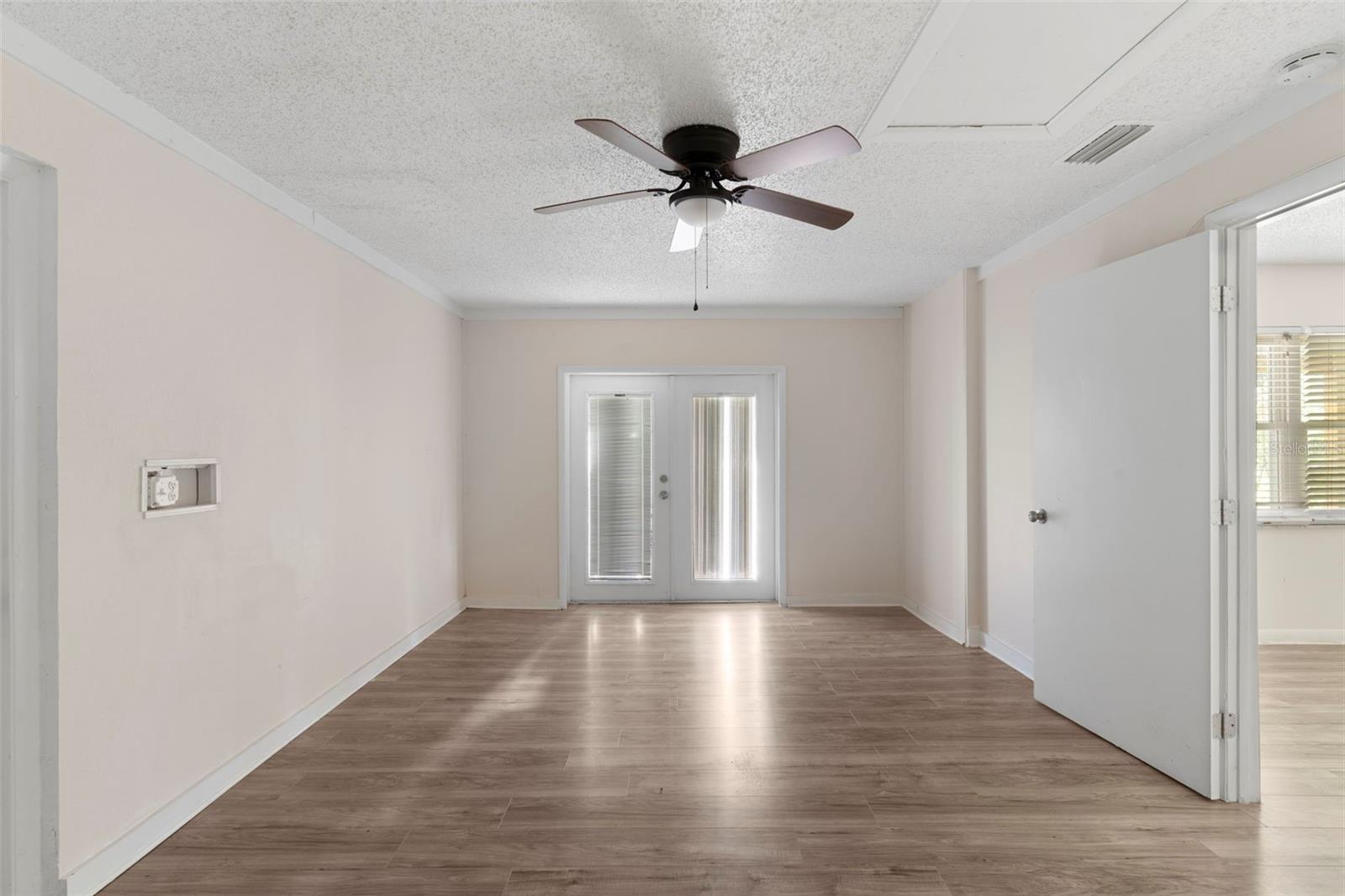 RAINBOW LAKES ESTATE - Residential Lease
