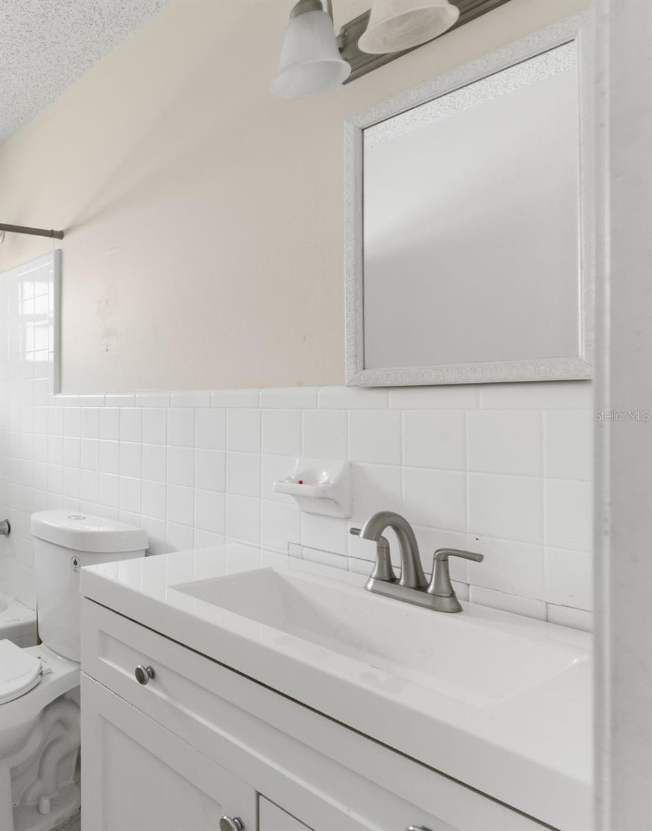 RAINBOW LAKES ESTATE - Residential Lease