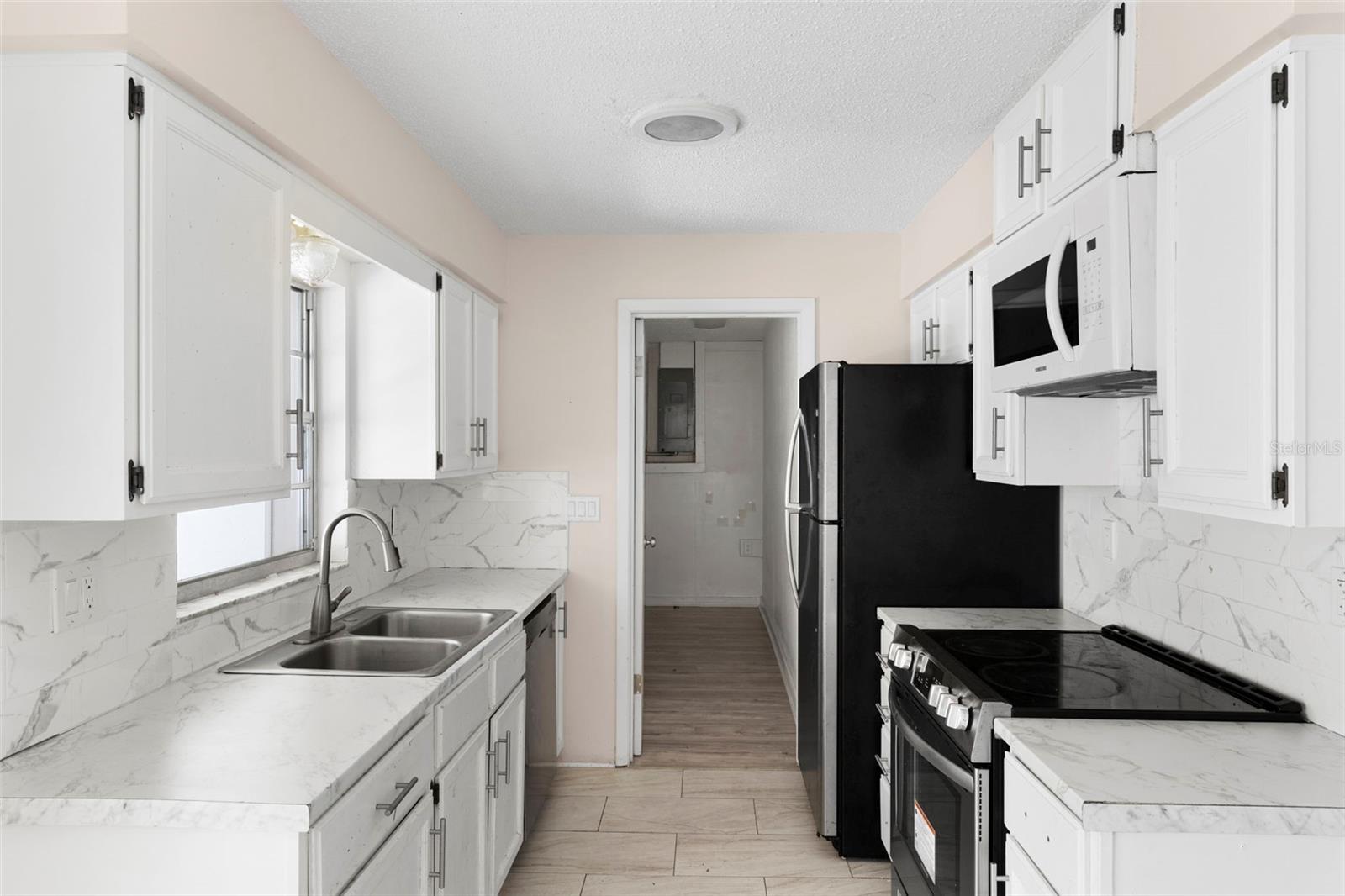 RAINBOW LAKES ESTATE - Residential Lease