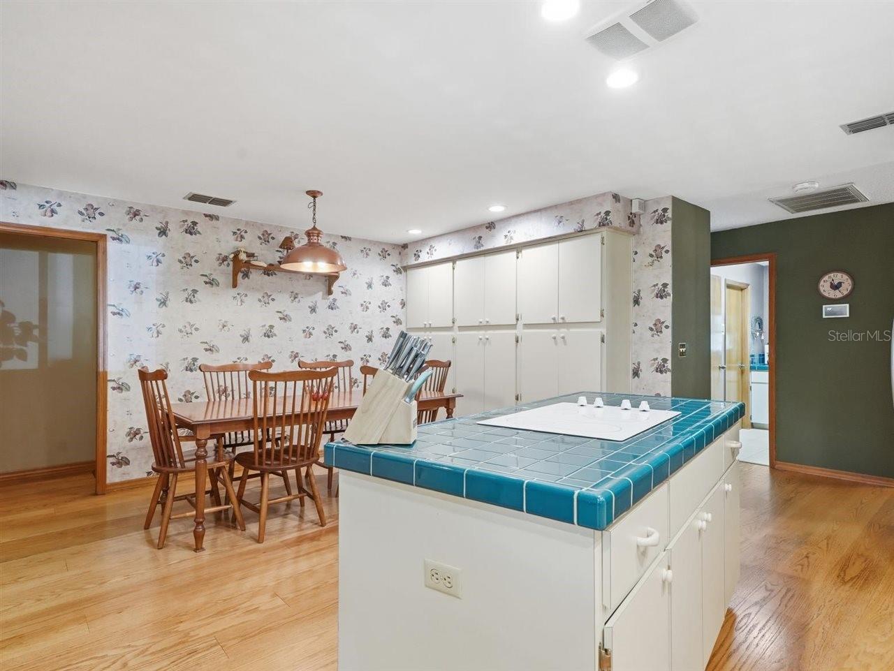 VILLAGE X UNIT II OF CARROLLWO - Residential
