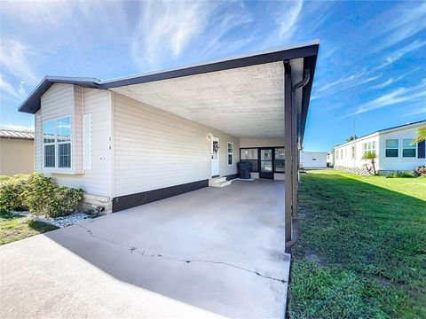 A home in LAKE WALES