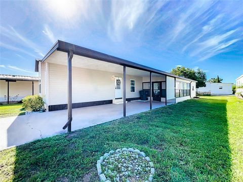 A home in LAKE WALES