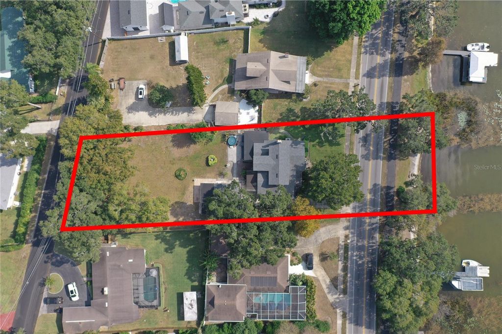 Photo of 1433 N Lake Howard Drive, Winter Haven, FL 33881 (MLS # P4936872)