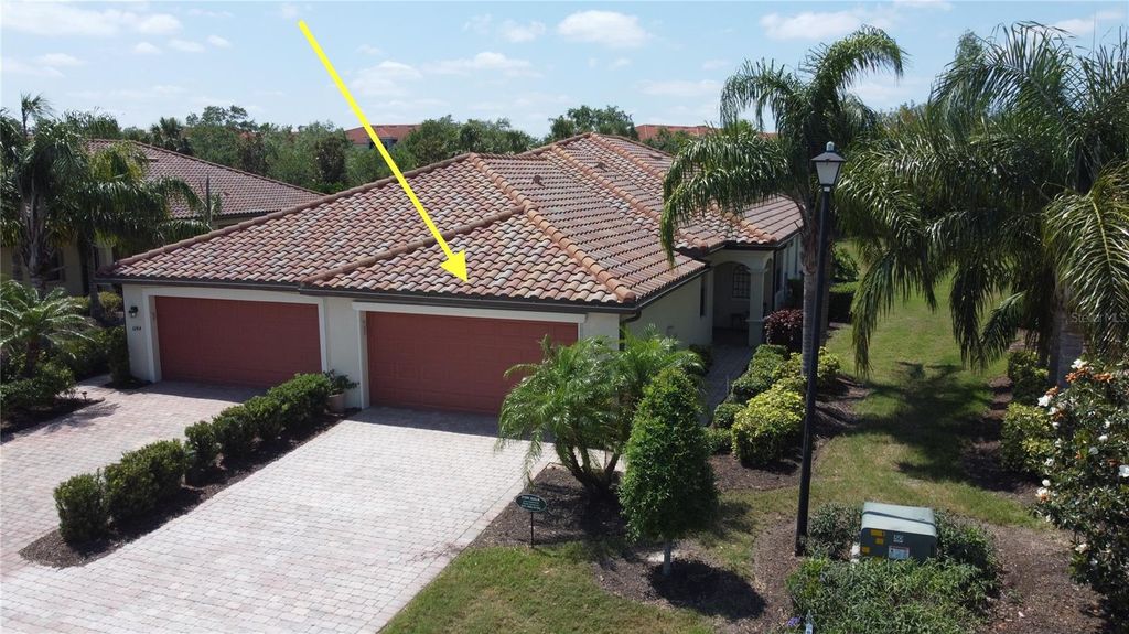 Photo of 6740 Willowshire Way, Bradenton, FL 34212 (MLS # A4648126)