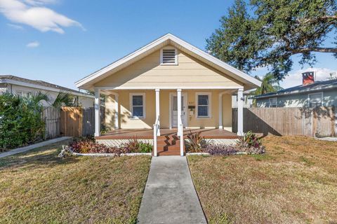 Photo of 2127 8th Avenue N, St Petersburg, FL 33713 (MLS # O6361619)