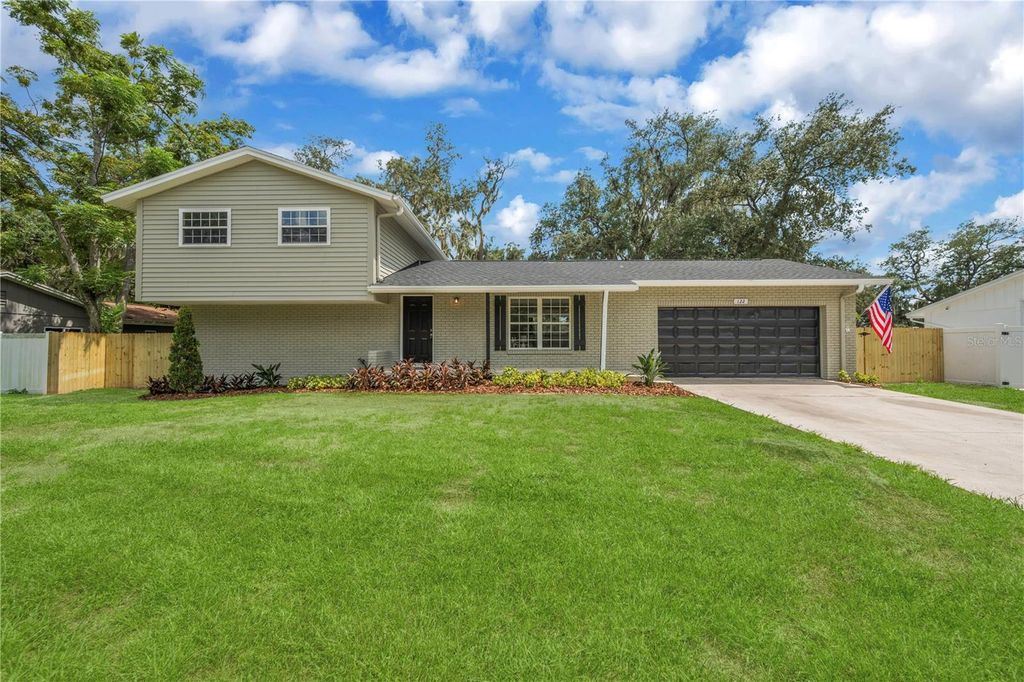 Photo of 122 Windy Place, Brandon, FL 33511 (MLS # TB8529100)