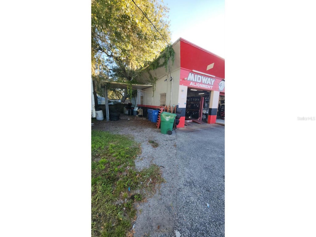 Photo of 3515 N Us Highway 17, Deland, FL 32720 (MLS # O6450643)