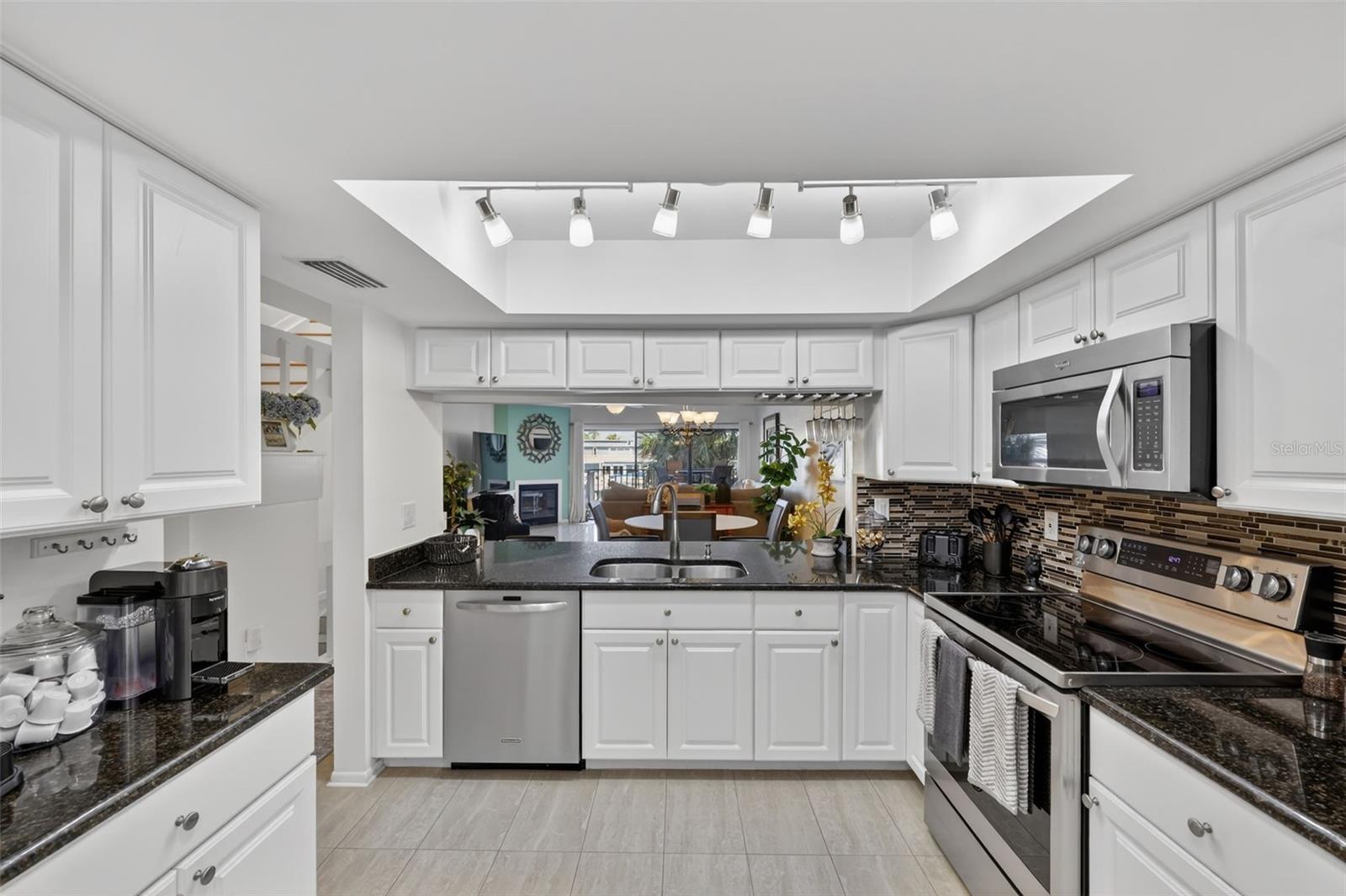 SKIFF HARBOUR TWNHS CONDO - Residential