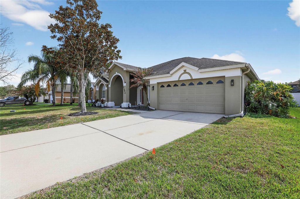 Photo of 1042 Chamberlin Trail, Saint Cloud, FL 34772 (MLS # O6389254)