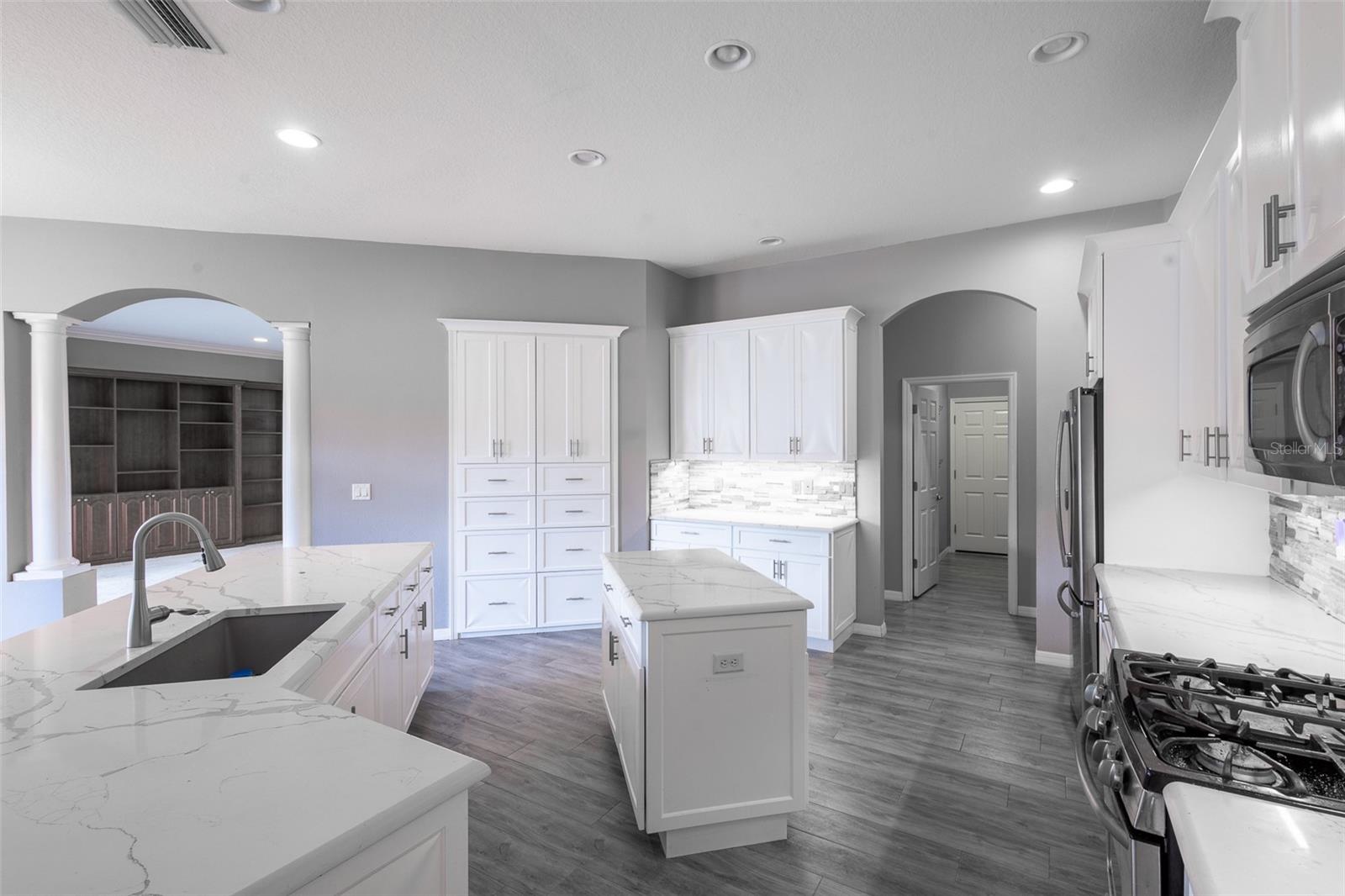 IVY LAKE ESTATES - Residential