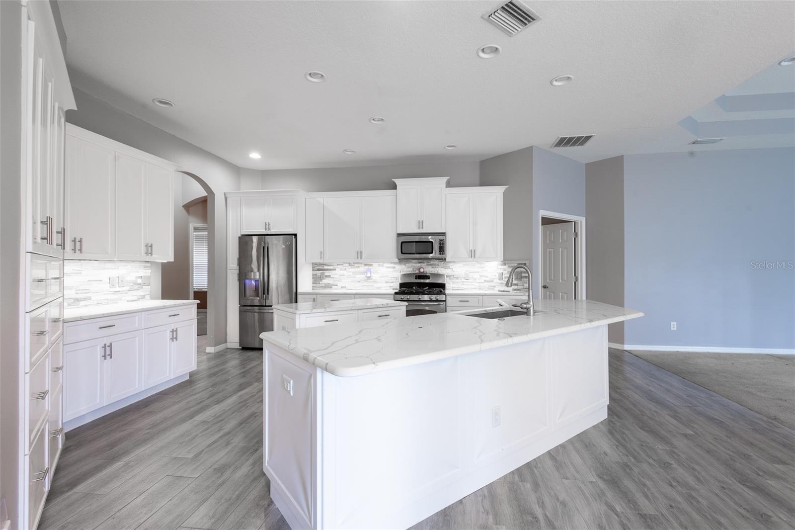 IVY LAKE ESTATES - Residential