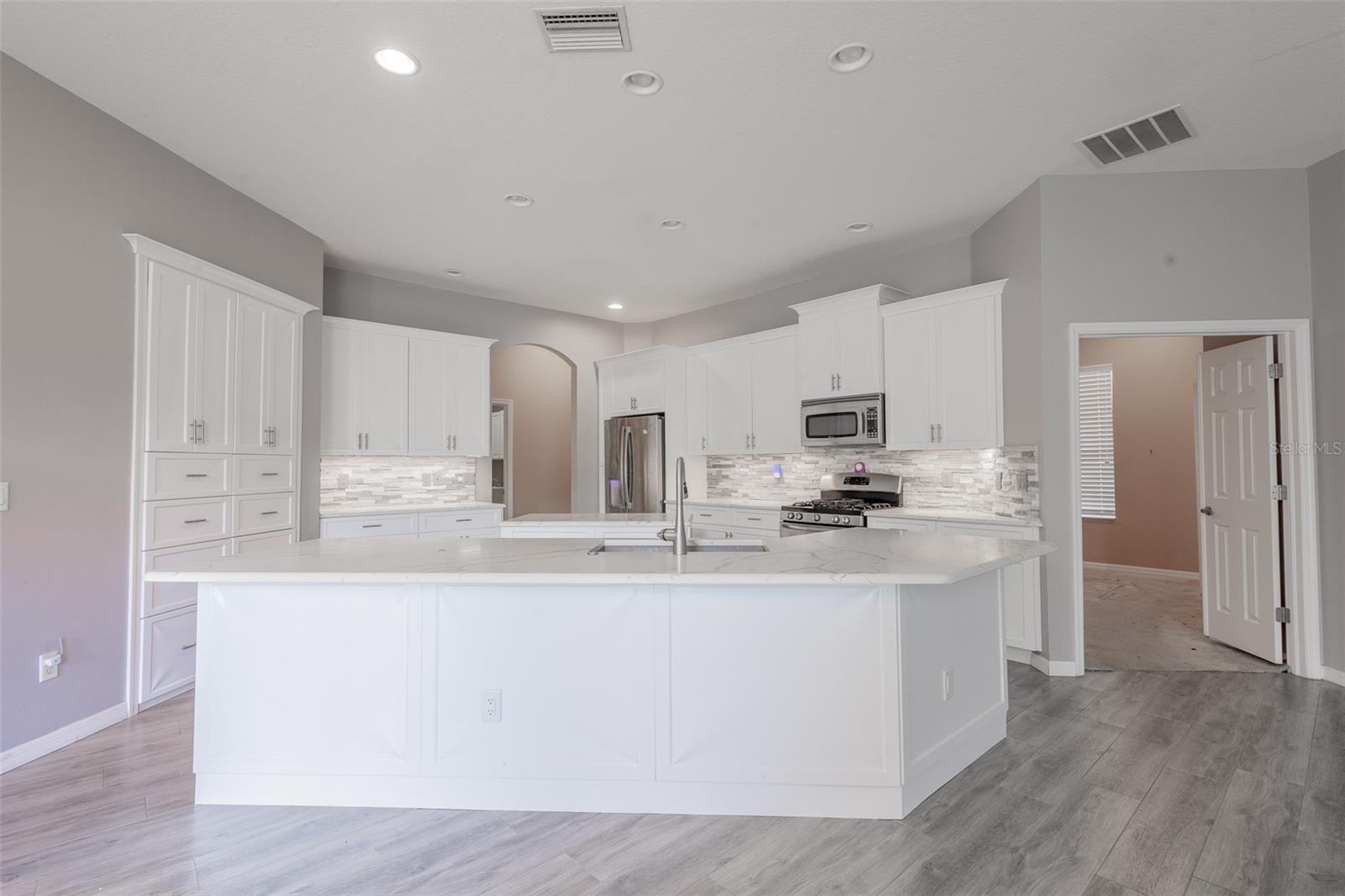 IVY LAKE ESTATES - Residential