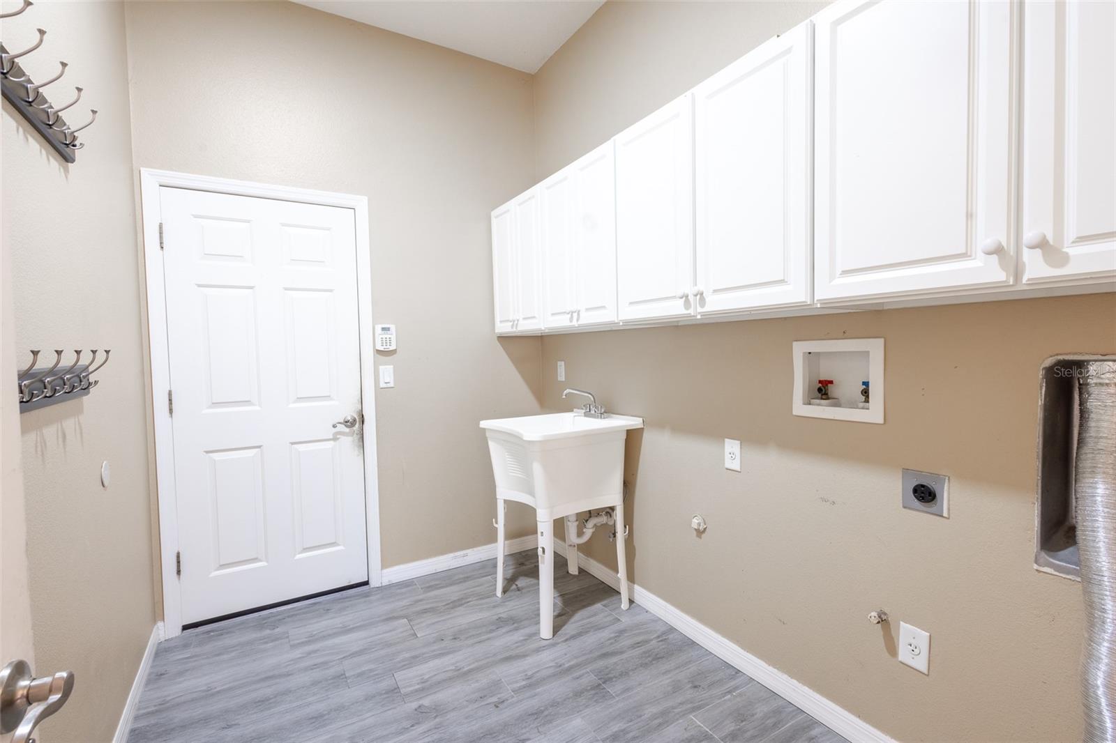 IVY LAKE ESTATES - Residential