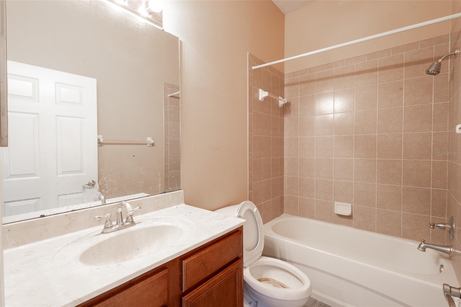 IVY LAKE ESTATES - Residential