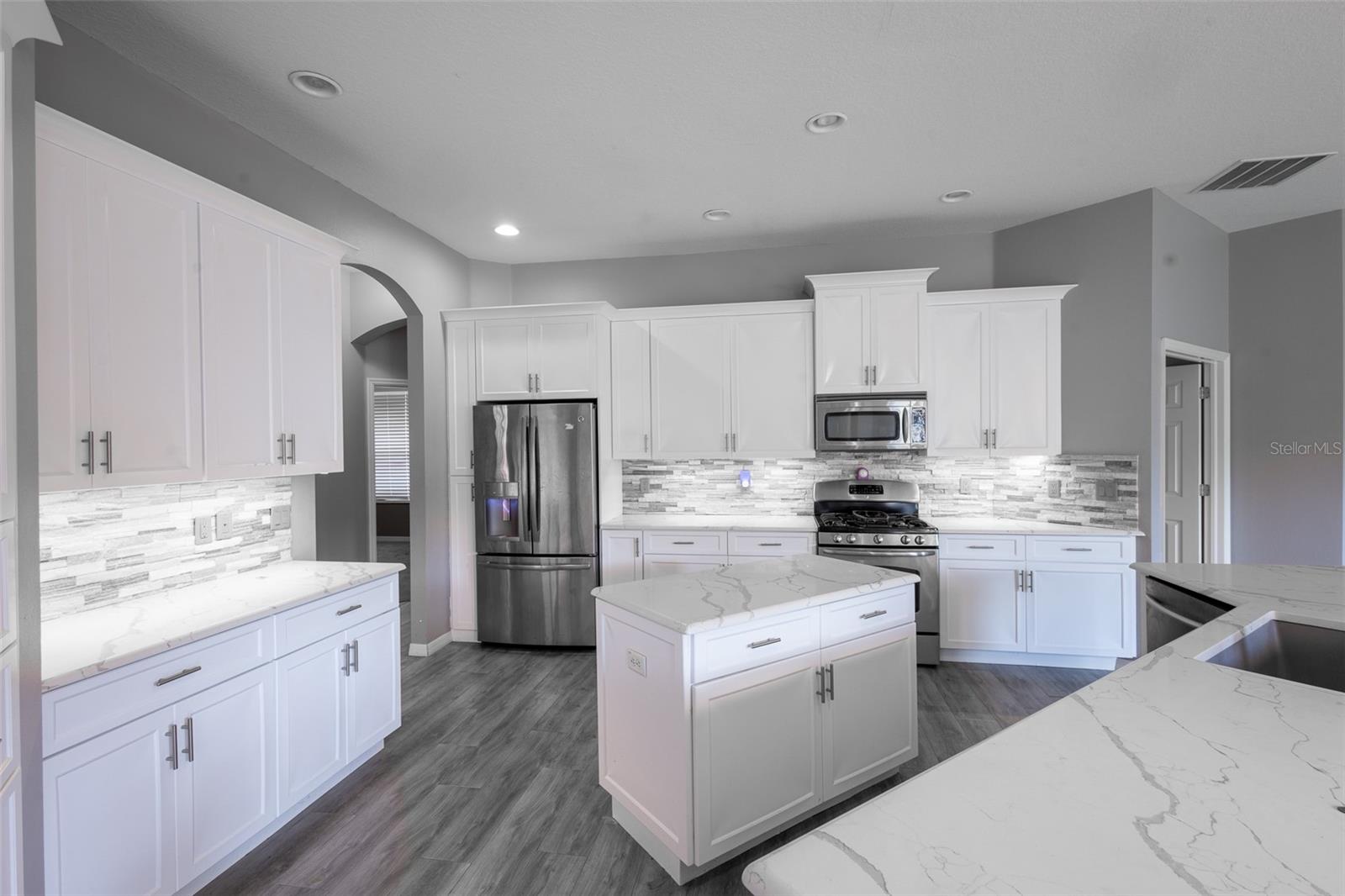 IVY LAKE ESTATES - Residential