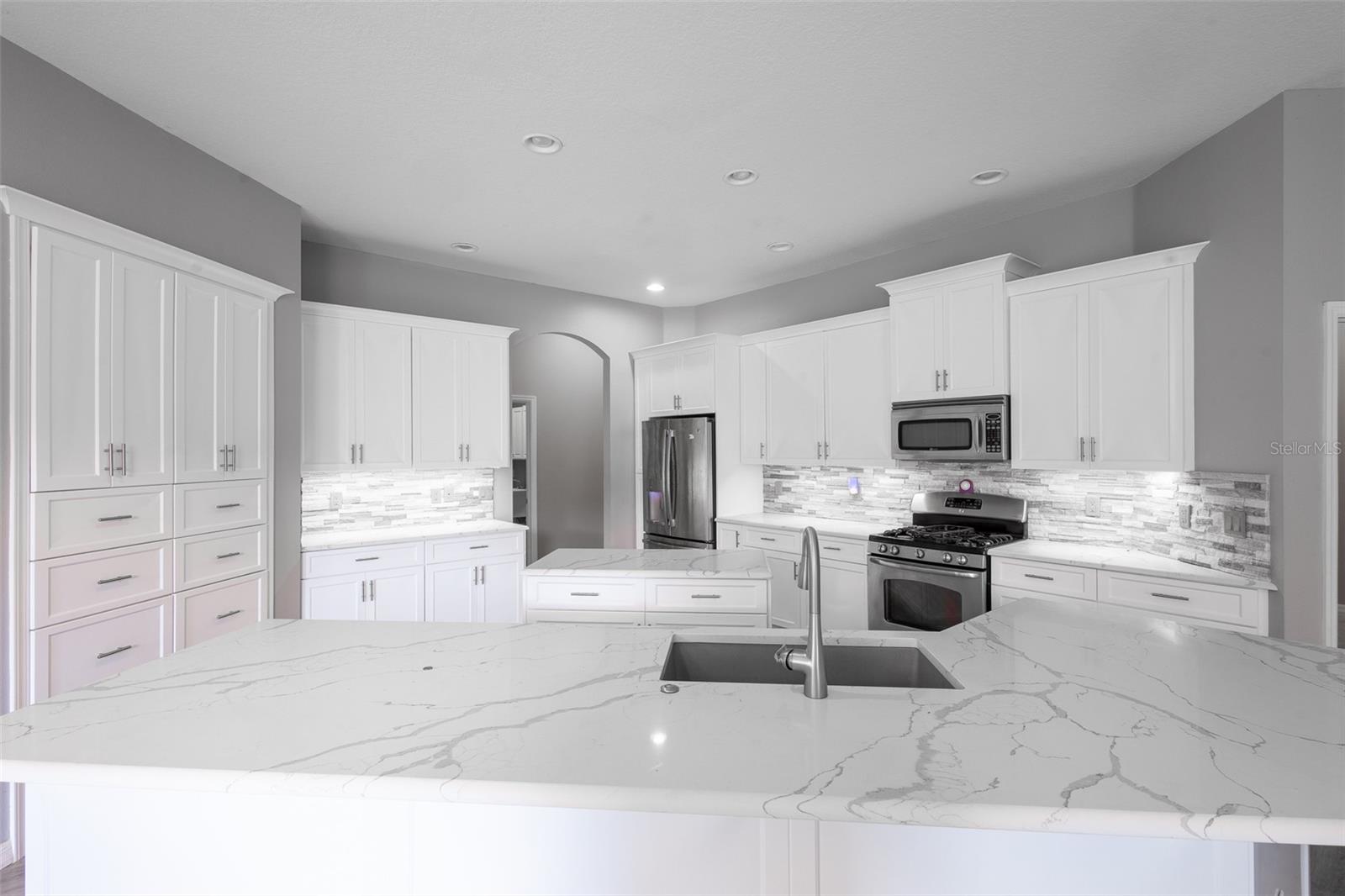 IVY LAKE ESTATES - Residential