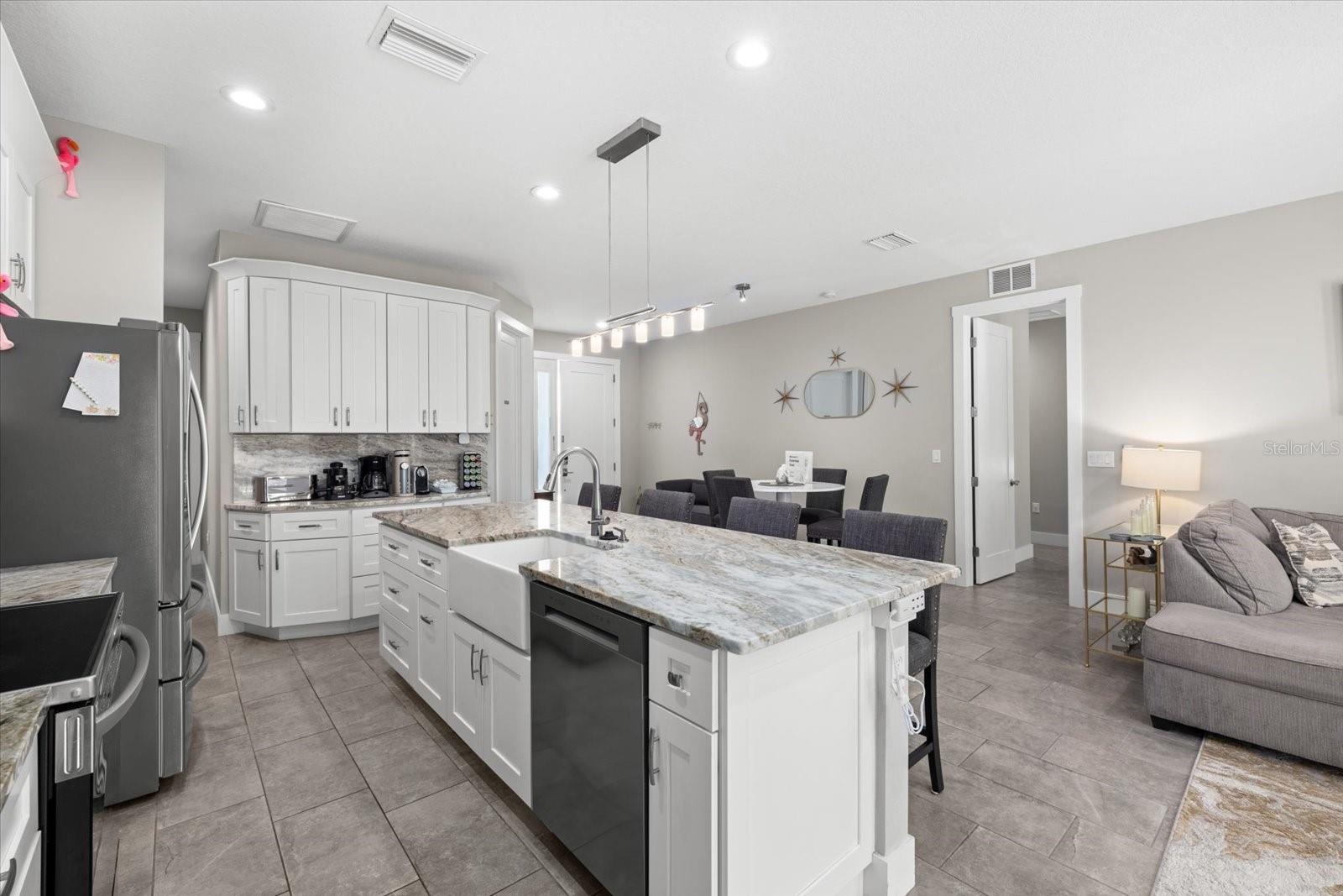 SOUTH VENICE - Residential Lease