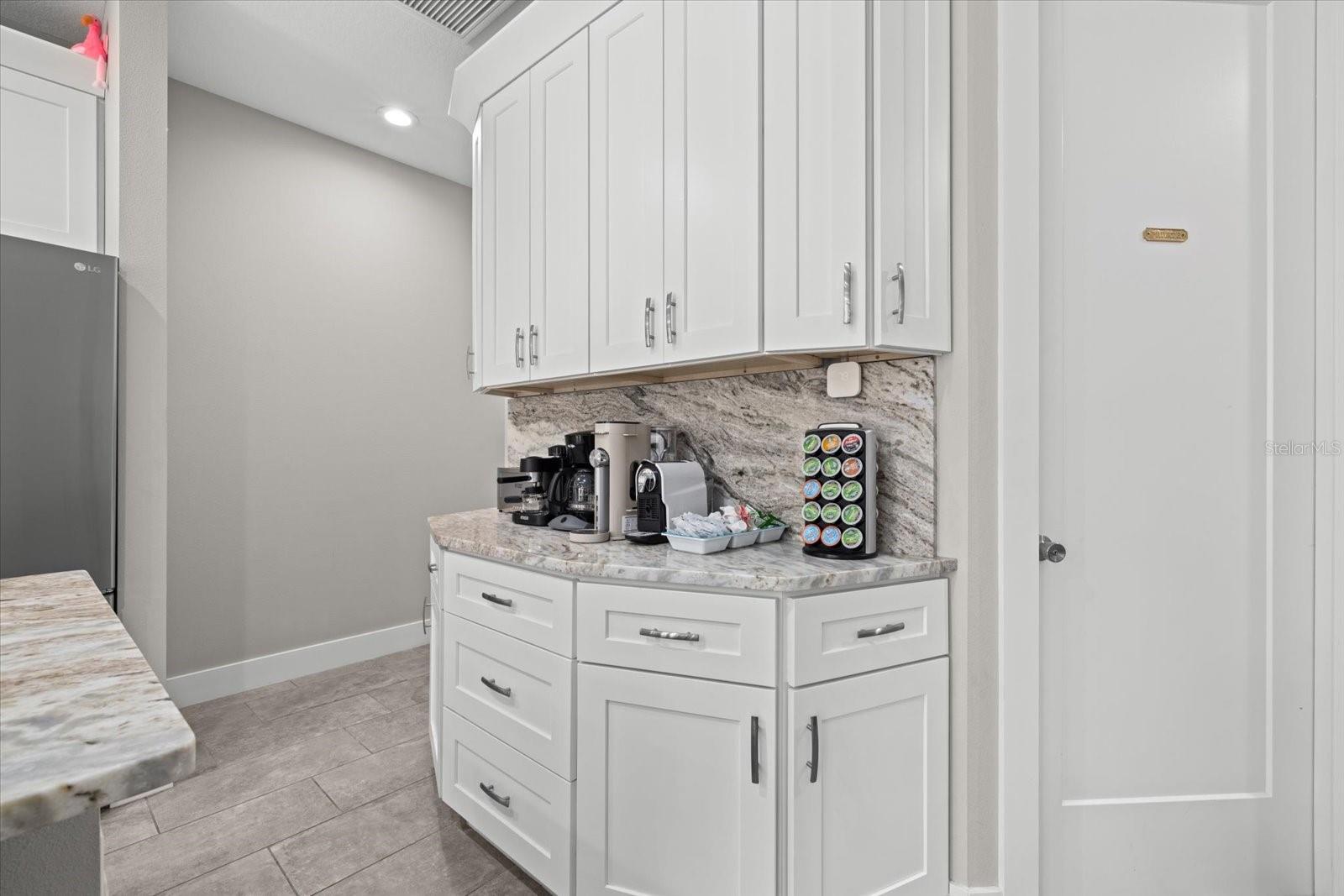 SOUTH VENICE - Residential Lease