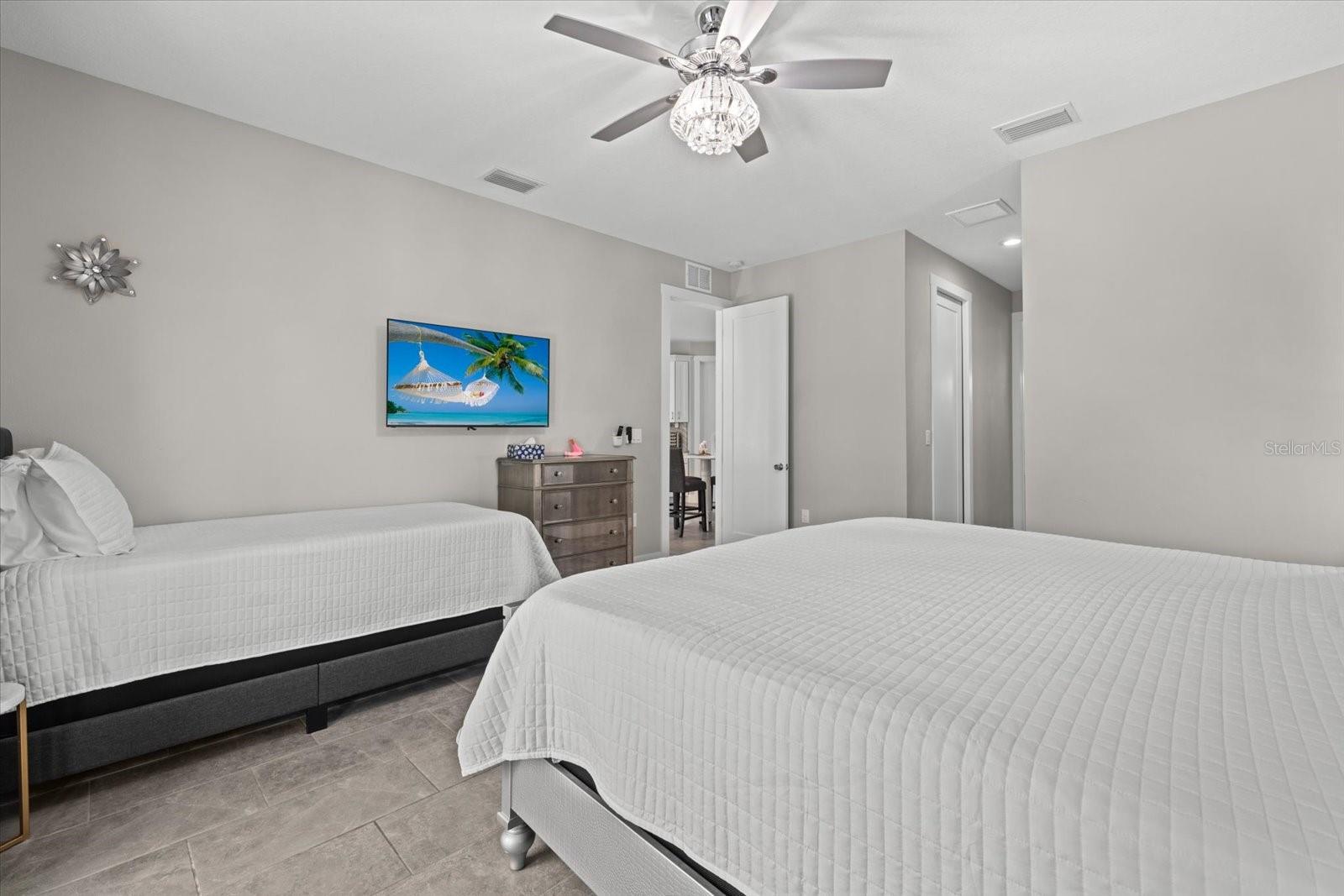 SOUTH VENICE - Residential Lease