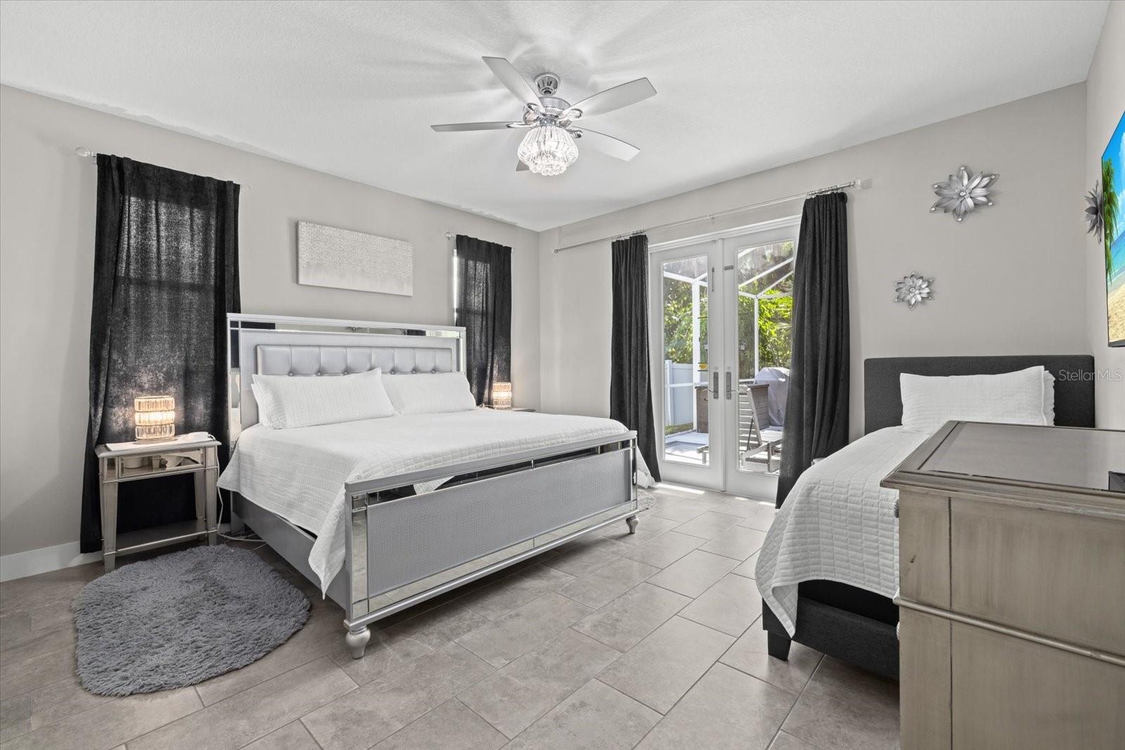 SOUTH VENICE - Residential Lease