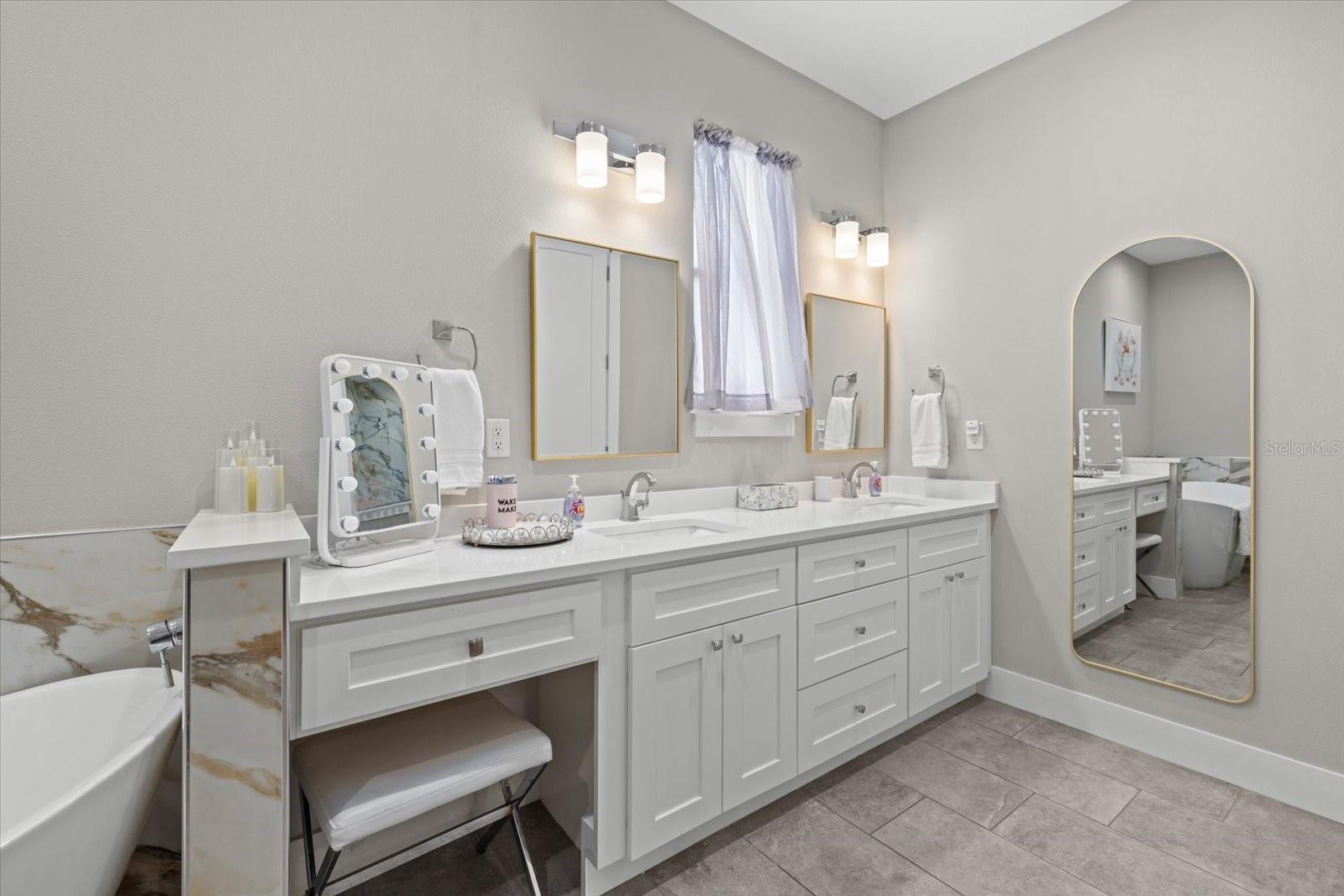 SOUTH VENICE - Residential Lease