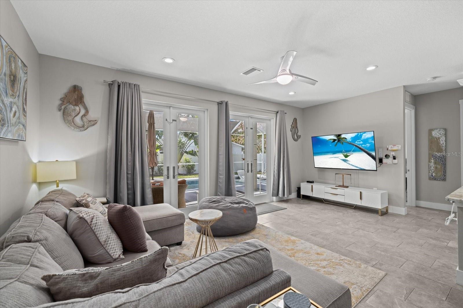 SOUTH VENICE - Residential Lease