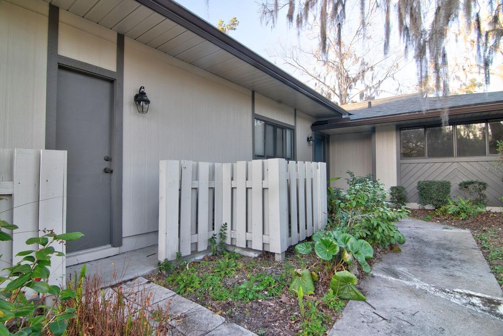 Photo of 1628 NW 19th Circle, Gainesville, FL 32605 (MLS # GC537932)