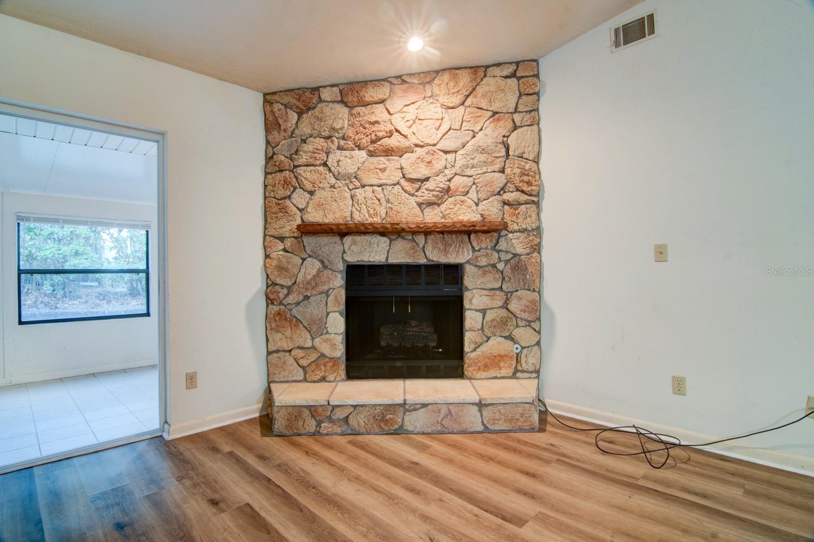 CUMBERLAND CIRCLE - Residential