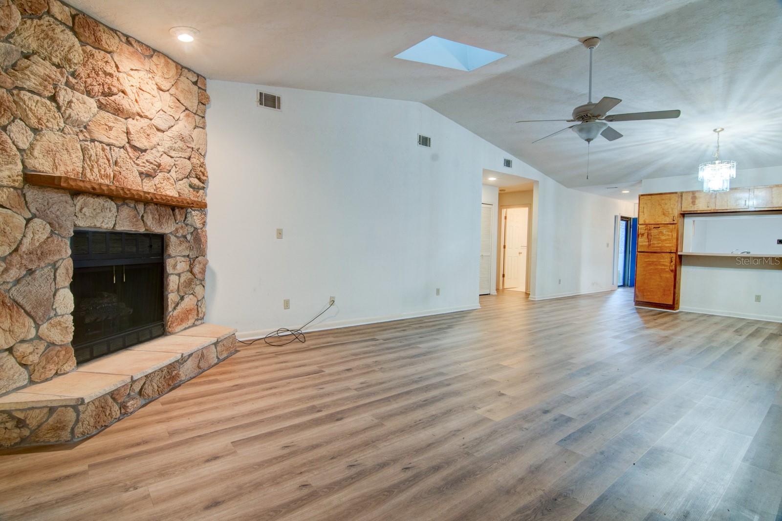 CUMBERLAND CIRCLE - Residential